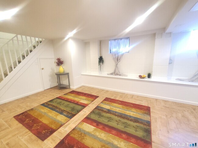 Building Photo - 42 County St