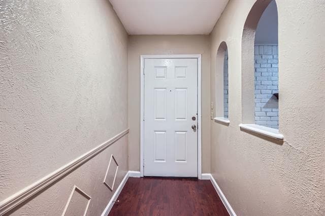 Building Photo - 1724 Midcrest Dr