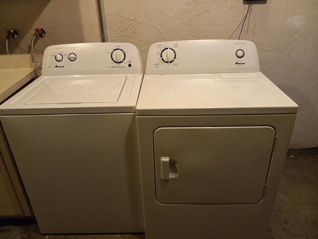 Building Photo - 94-98 Amherst Av.