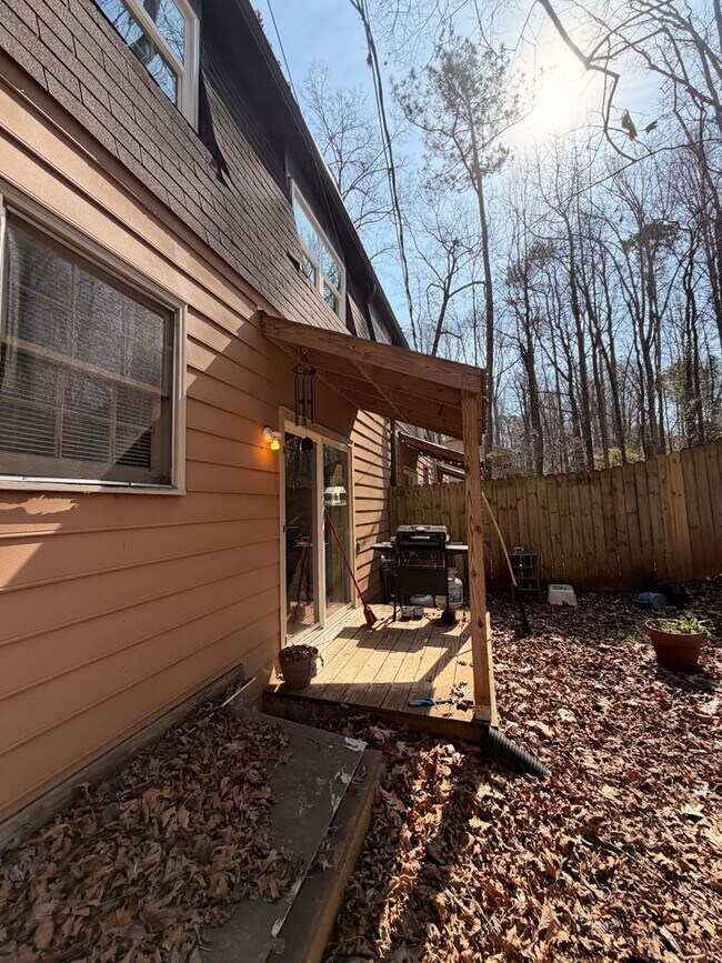 Building Photo - 3 Bedroom 2.5 Bath Townhome in East Athens - Close to UGA Vet School