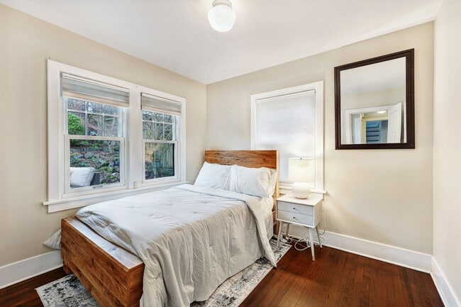 Building Photo - Ravenna Home