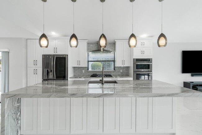 Building Photo - 3432 Pine Haven Cir