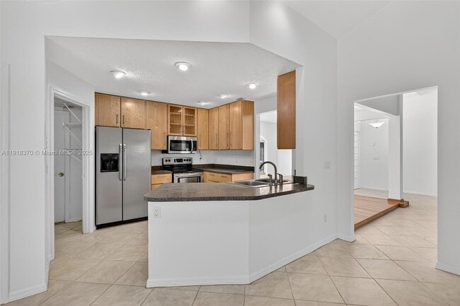 Building Photo - 1833 SW Bellevue Ave