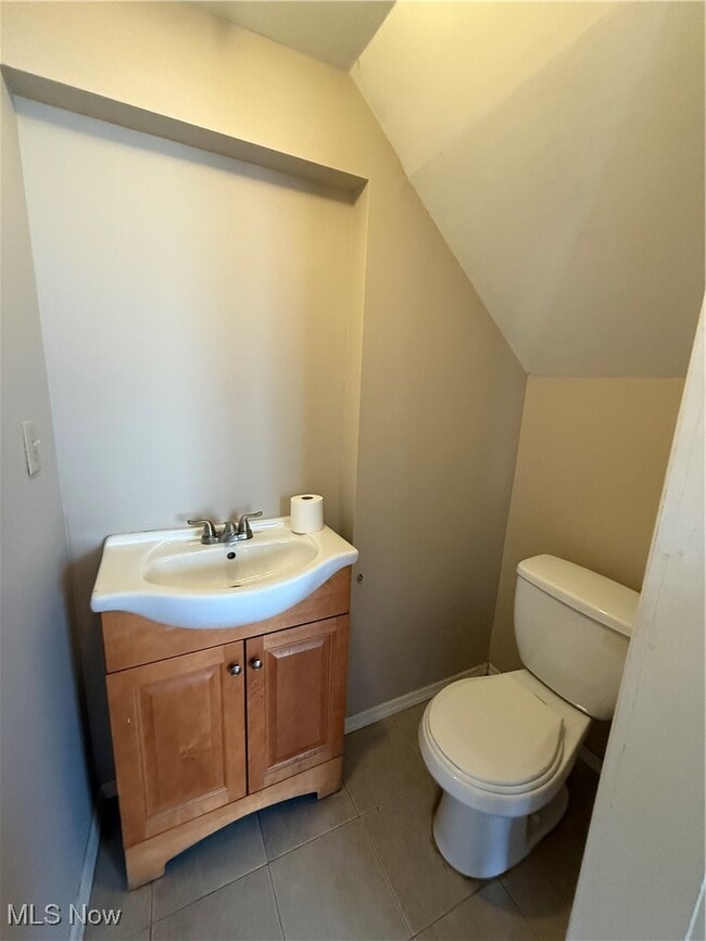 Building Photo - 1337 Maple Ave