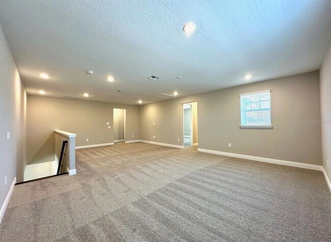 Building Photo - 2122 Divot Dr