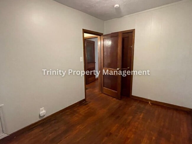 Building Photo - 132 1/2 Winding Way