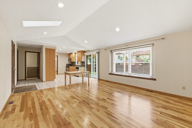 Building Photo - Single-Family Home in Near-Perfect Condition | 931 square foot 3-Car Garage!! | Covered Patio | L...