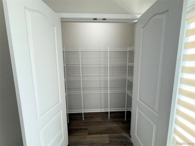 Building Photo - 359 N Sydney Ct