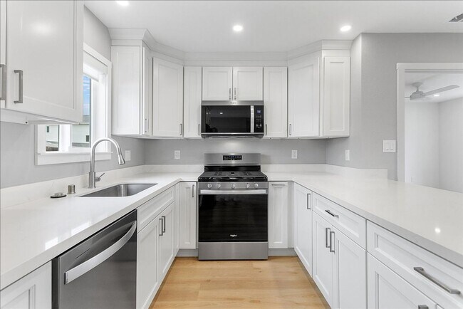 Building Photo - 1832 9th St