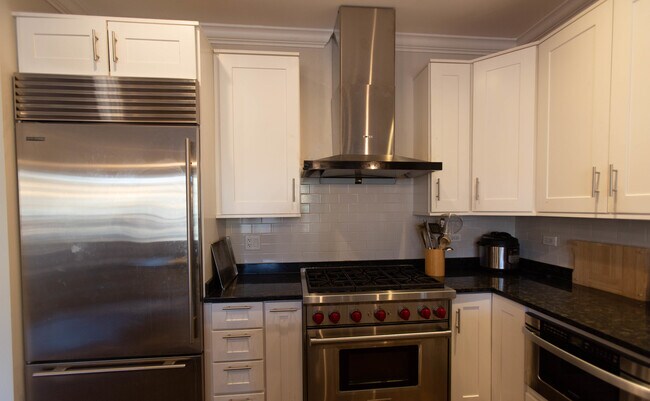 Building Photo - 843 W Fletcher St