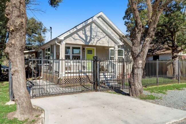 Building Photo - 4801 Avenue H