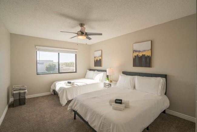 Building Photo - 8570 E McDowell Rd