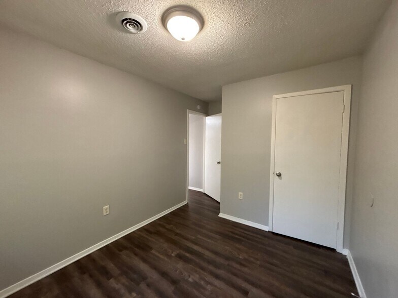 Building Photo - 5158 Breckenwood Dr