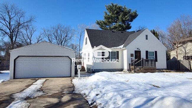 Building Photo - 525 Birch St