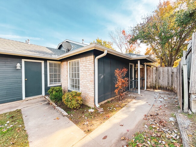 Building Photo - 1815 Gracy Farms Ln