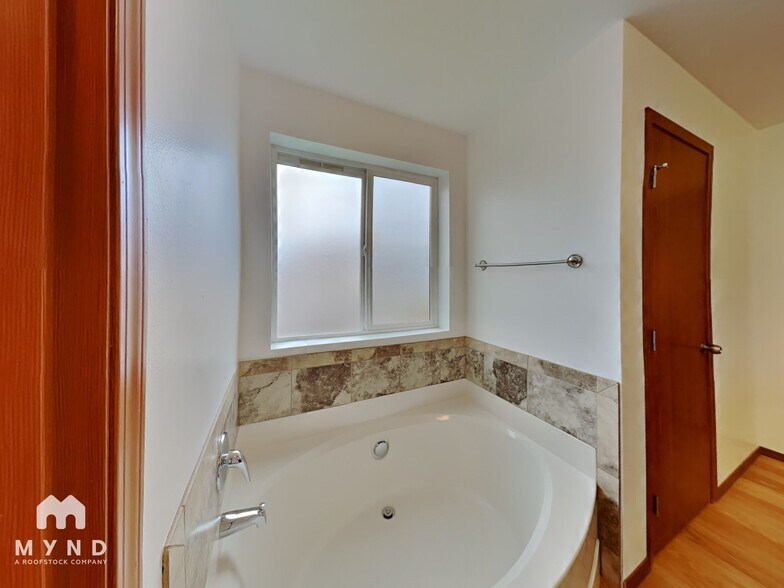 Building Photo - 1412 E 64th St