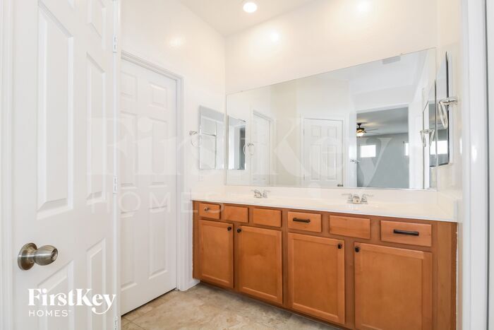 Building Photo - 250 N 199th Dr