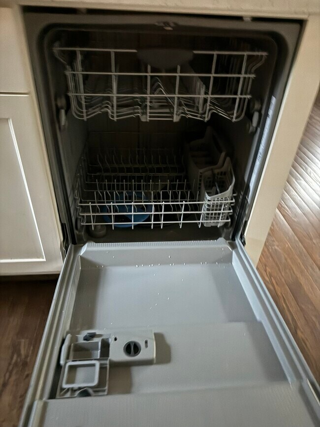 Building Photo - 3494 Maryvale Dr