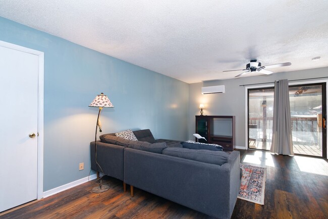 Building Photo - Charming 1 bedroom duplex overlooking the ...