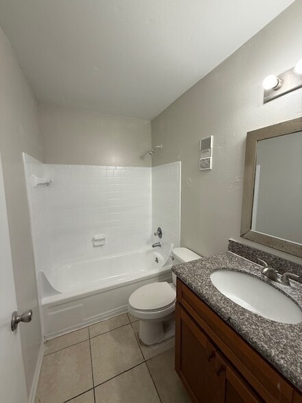 Building Photo - 819 Pablo Ln