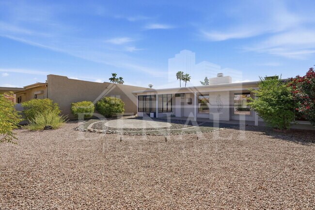 Building Photo - 10602 E Elmhurst Dr