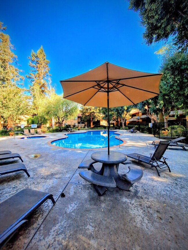 Building Photo - Beautiful 2bd Condo In Gated Community With Pool, Gym, and On-site Laundry