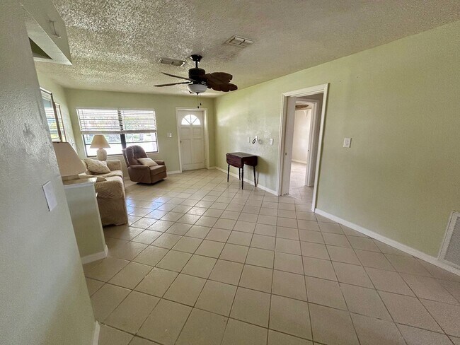 Building Photo - DIRECT GULF ACCESS 2/2 FOR RENT