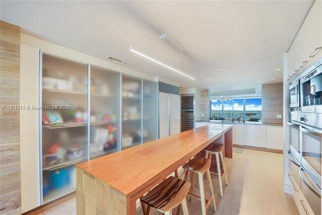 Building Photo - 2627 S Bayshore Dr