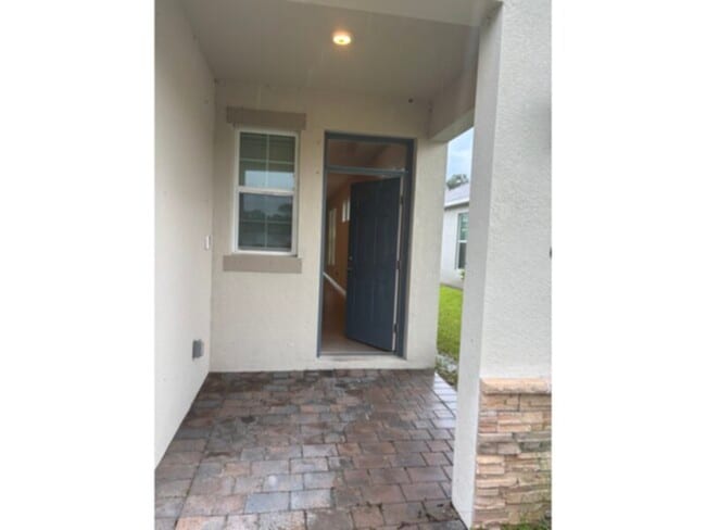 Building Photo - NEW! 3 Bedroom 2 Bath Home! AVAILABLE July...