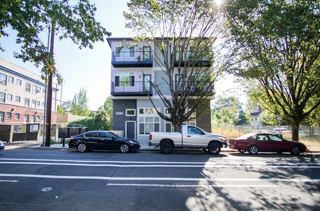 Building Photo - Modern 3rd Floor Studio with Condo-Grade Finishes!