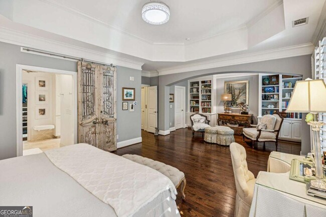 Building Photo - 9026 Riverbend Manor