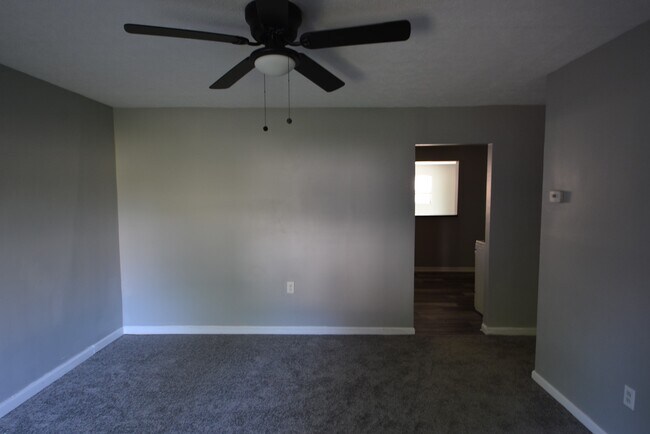 Building Photo - 10032 Regency Ct