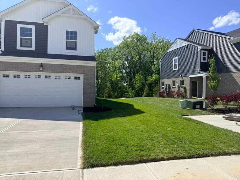 Building Photo - 7231 Grandway Dr
