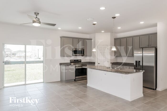 Building Photo - 1611 Isleta Lp