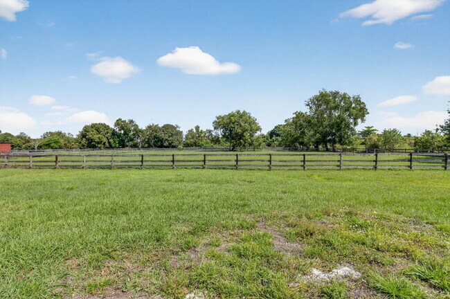 Building Photo - 10157 La Reina Rd