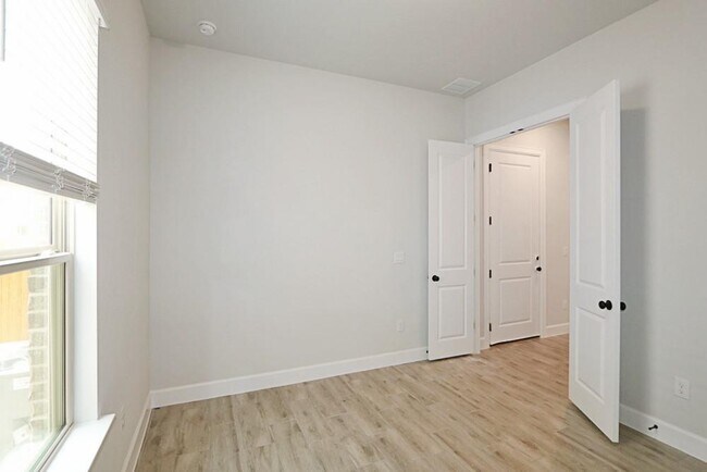 Building Photo - 12805 Stanford Dr