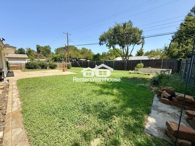 Building Photo - Spacious Corner-Lot Home with Cozy Charm a...
