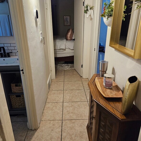 Building Photo - 1548 E 9th St