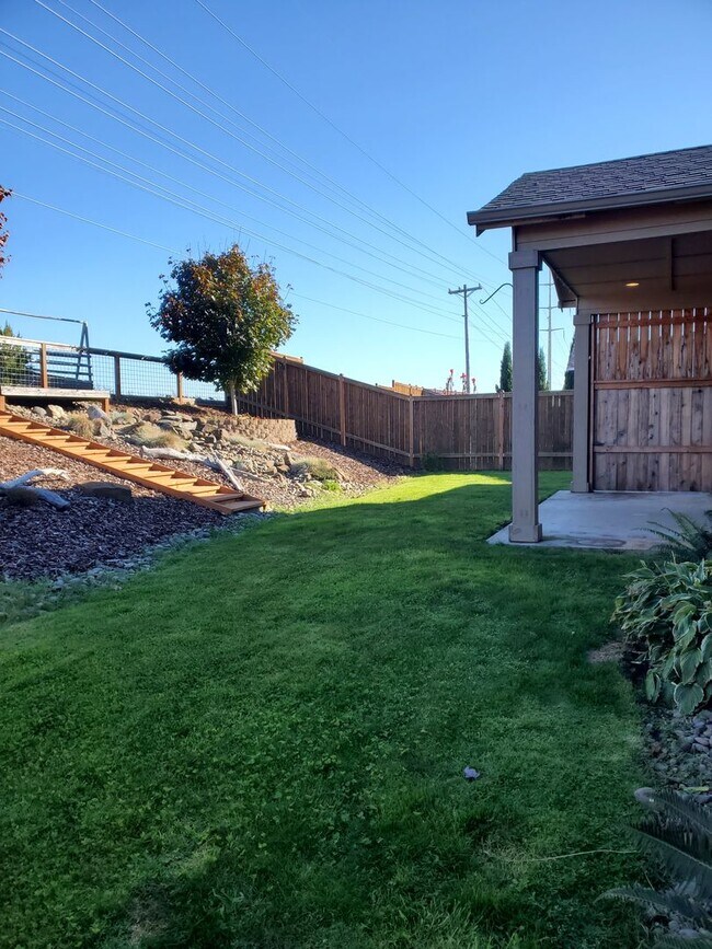 Building Photo - Pet Friendly Craftsman Style Home in Desirable West Salem Neighborhood
