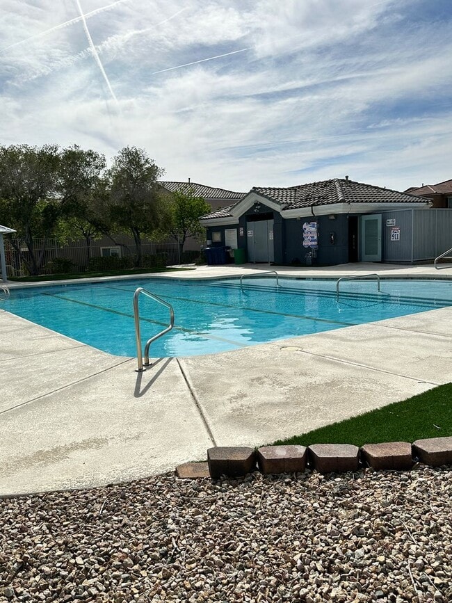 Building Photo - 3 Bedroom/2.5 Bath Family Home