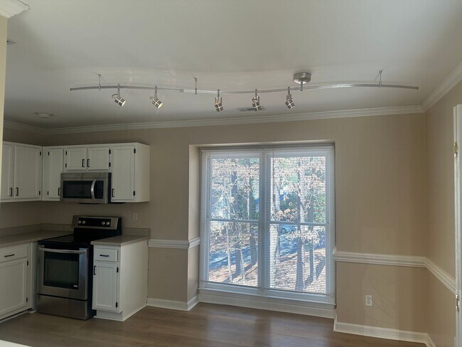Building Photo - 5500 Fortunes Ridge Dr