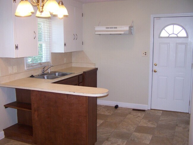 Building Photo - Coming Soon! Large 3BR/1BA Home