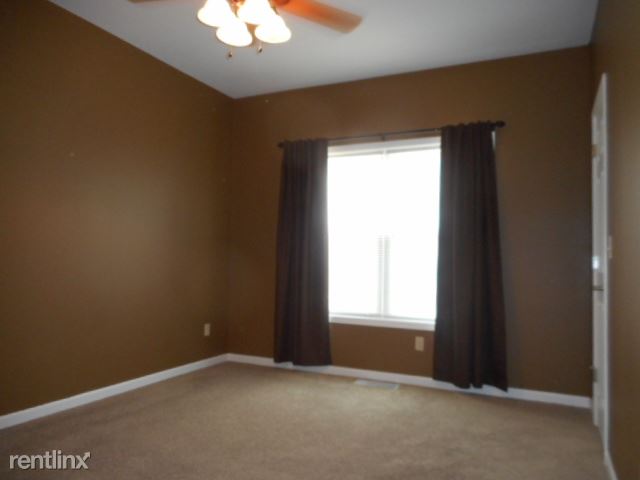 Building Photo - 215 Max Hampton St