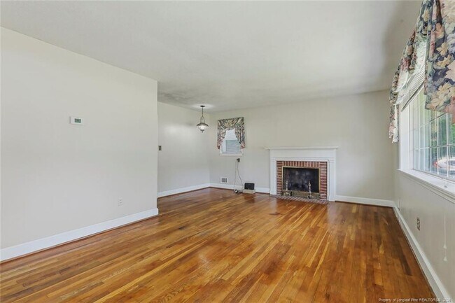 Building Photo - 2902 Cornell Dr
