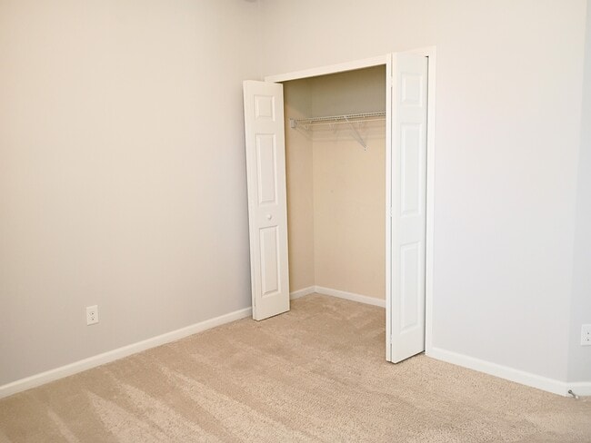 Building Photo - 112 Goldenrod Lake Dr