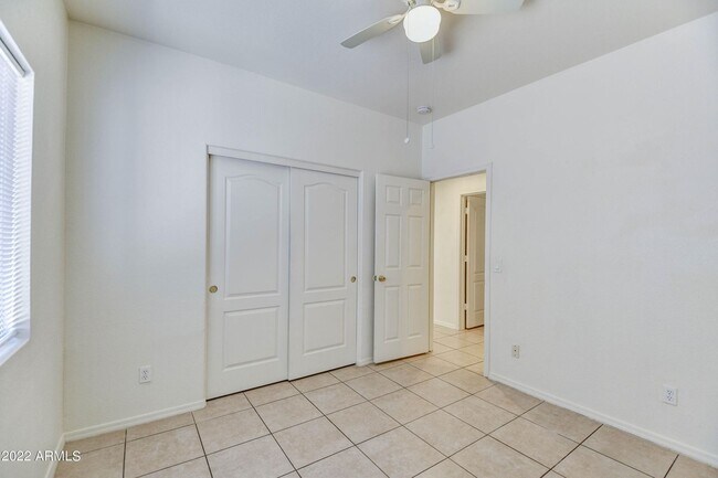 Building Photo - 753 E Saddle Dr