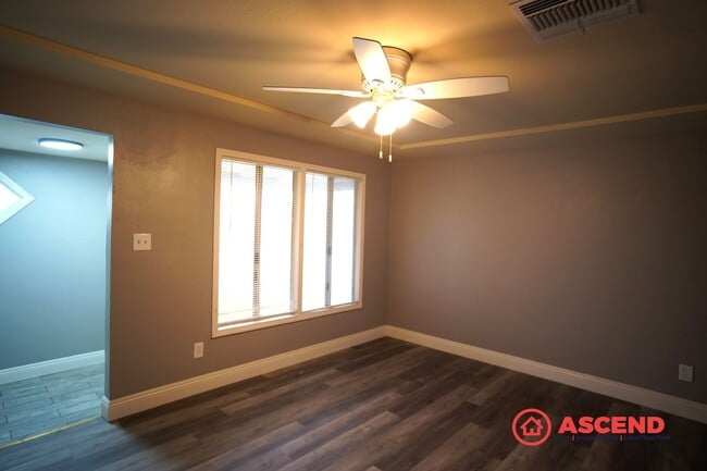 Building Photo - 1318-1320 El Tejon Ave