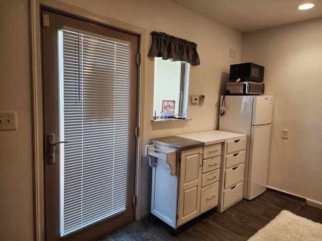 Primary Photo - 2448 Country Club Ln