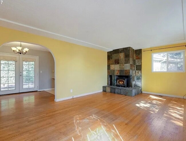 Building Photo - 1005 NE Newall Rd