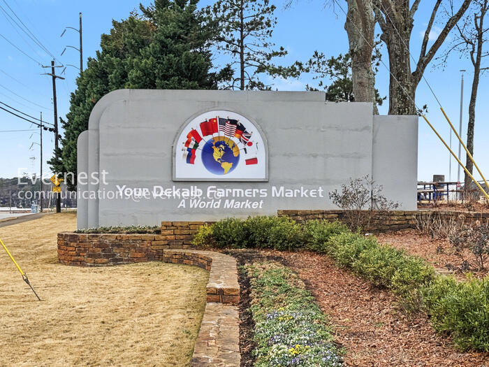 Building Photo - 393 Annie St